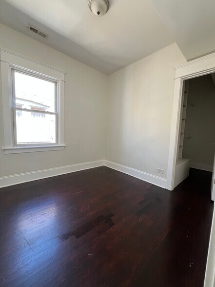 Building Photo - 1828 S 58th Ave