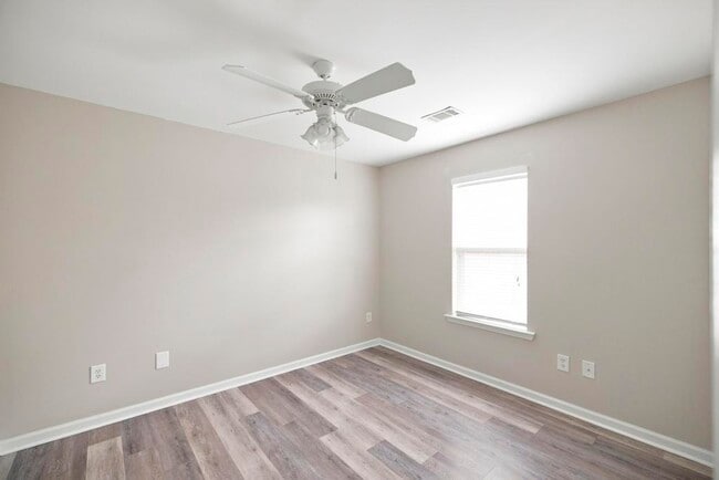 Building Photo - 104 Cello Ln