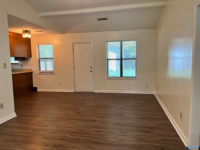 Building Photo - 9718 Wallwood Dr SE