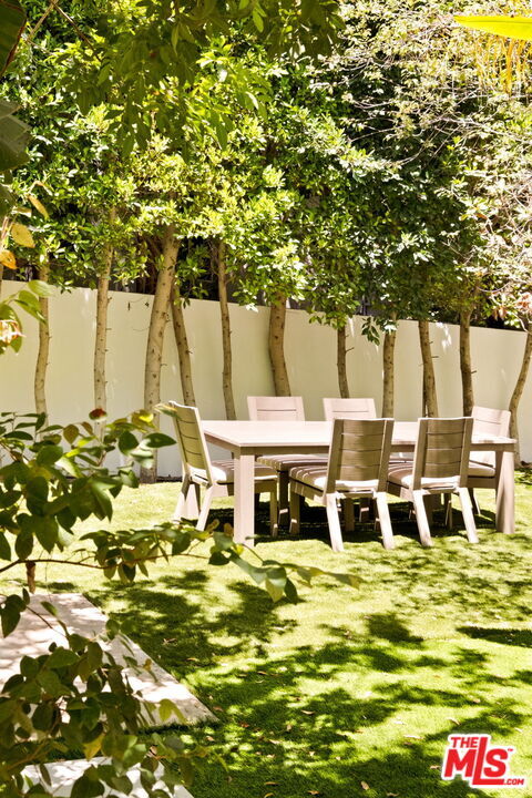 Building Photo - 1516 Forest Knoll Dr