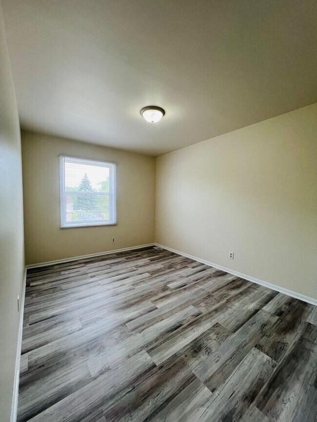 Building Photo - KHR-2711/2713-48-S