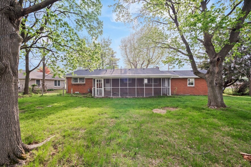 Building Photo - 3706 S Park Rd