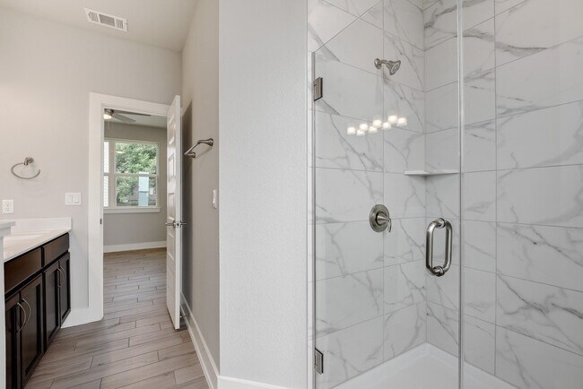 Building Photo - Gorgeous Edgewick Condo