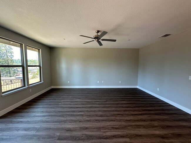 Building Photo - New Construction 3 Bedroom 2 Bathroom Home