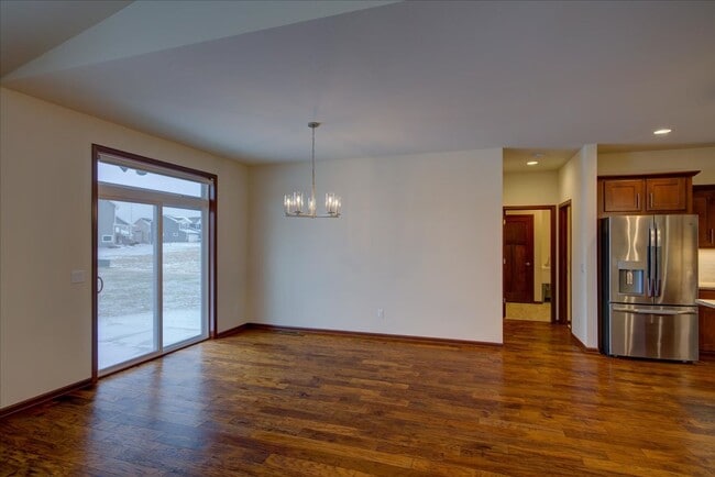 Building Photo - 525 Dragon Willow Ln