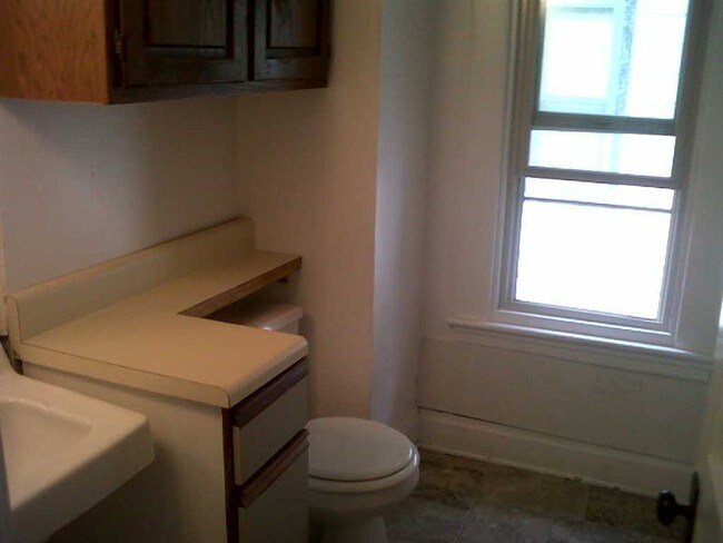 Building Photo - 126 Palmer St NE