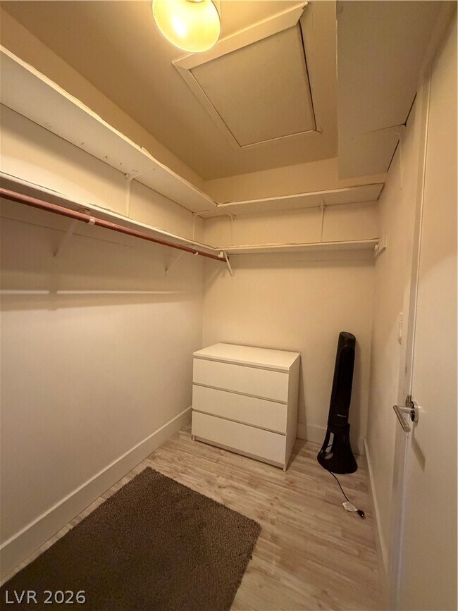 Building Photo - 3988 Delos Dr