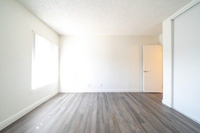 Building Photo - 1440 Oak Dr