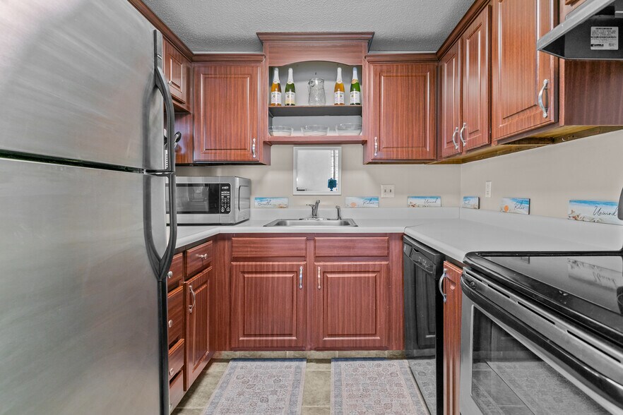 Building Photo - 66 Girard Ave