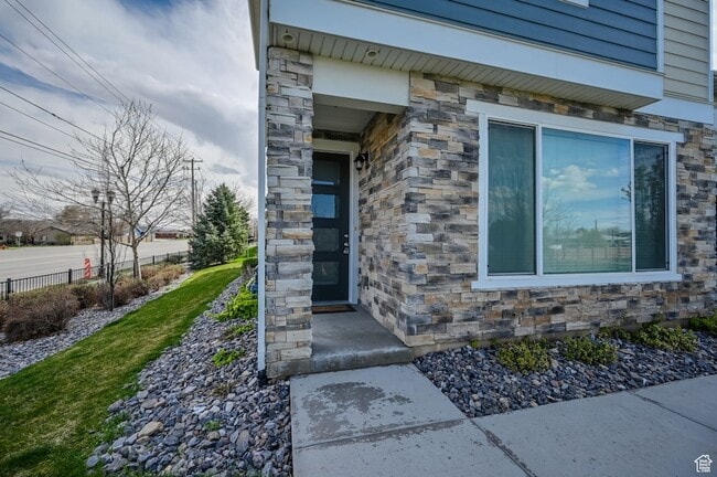 Building Photo - 1712 Naxos Ln