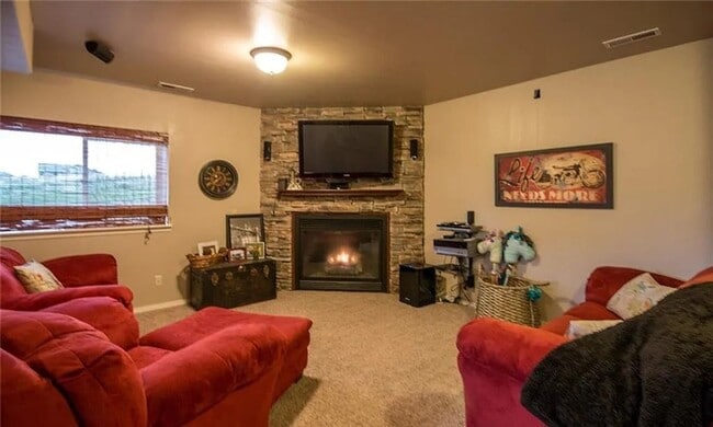 Building Photo - 4 Bedroom Home with Yard, Garage & Pet-Friendly Policy