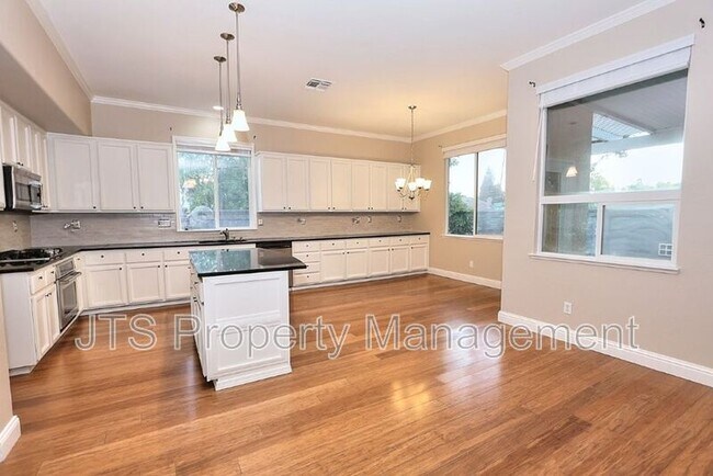 Building Photo - 2040 San Esteban Cir