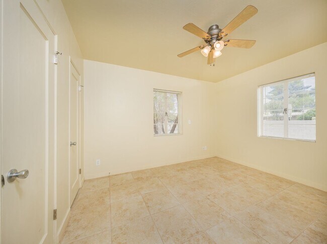 Building Photo - Great Central Location