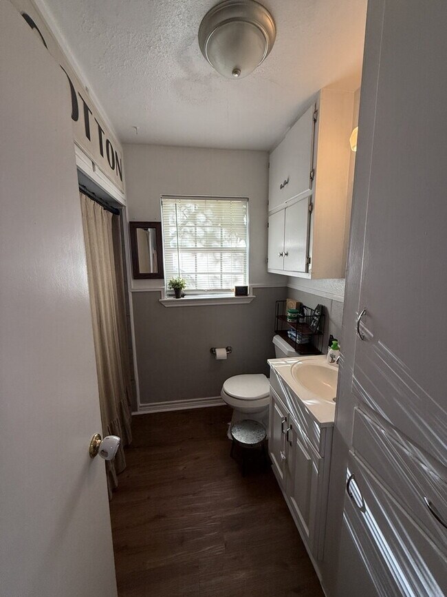 Building Photo - Charming 3-Bedroom Home with Spacious Yard