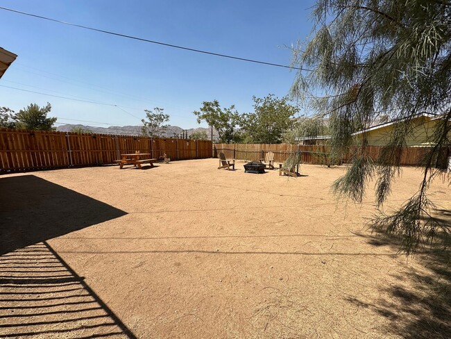 Building Photo - Charming 3 bedroom 2 bath in Yucca Valley