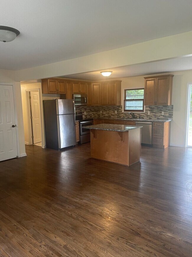 Building Photo - Crystal Home For Rent