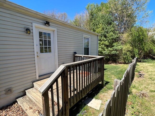 Building Photo - 4 bedroom in Cave Spring