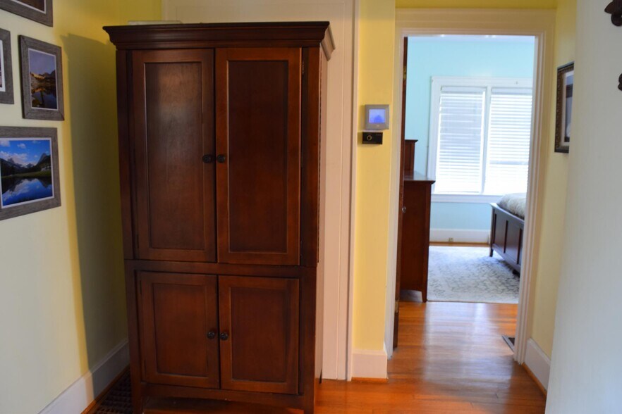 Building Photo - 136 Shawnee Pl