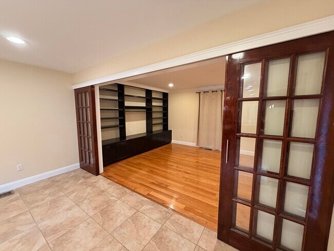 Building Photo - 112 E Quinobequin Rd