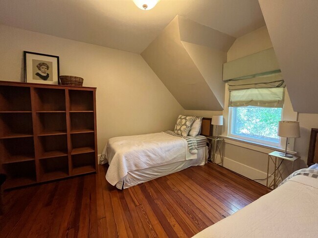 Building Photo - Beautiful East Rock Single Family House