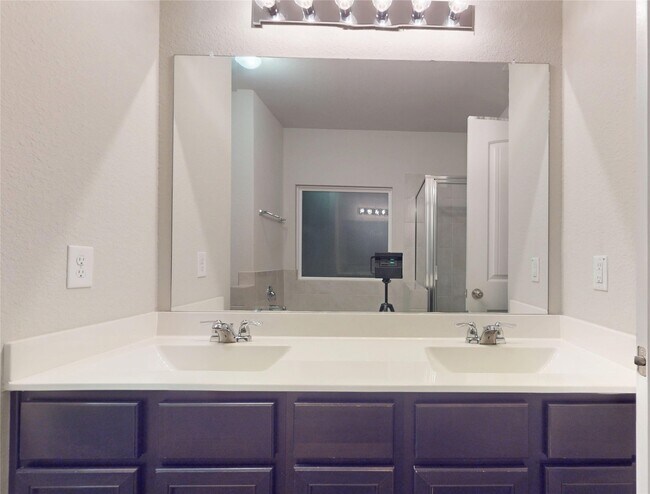 Building Photo - 3535 Cannon Dr