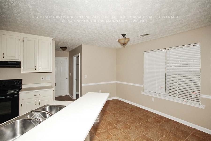 Building Photo - 60 Millcrest Dr