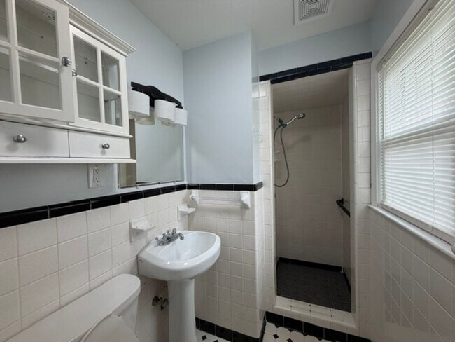 Building Photo - 434 Crystal Dr