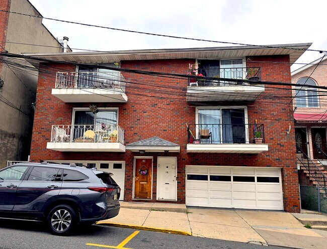 Building Photo - 18 68th St