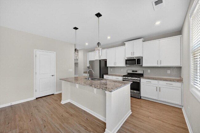 Building Photo - Like-New Harlem Home!
