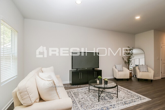 Building Photo - 274 Oakwood Dr NW