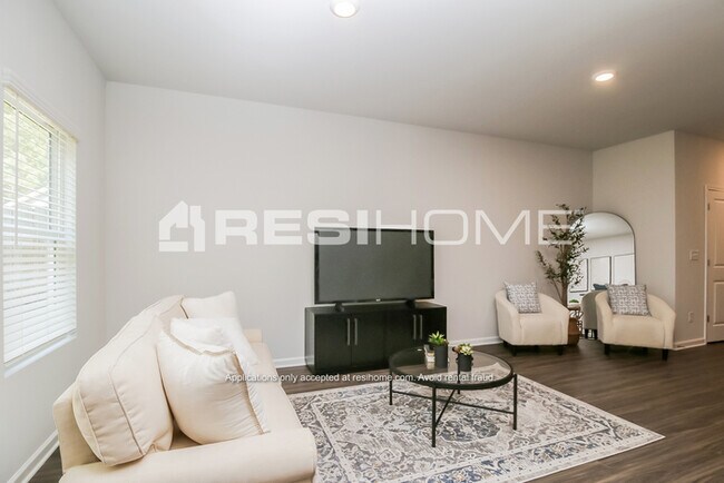 Building Photo - 345 Oakwood Dr NW