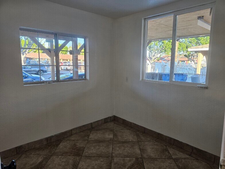 Building Photo - 1042 Hollister St