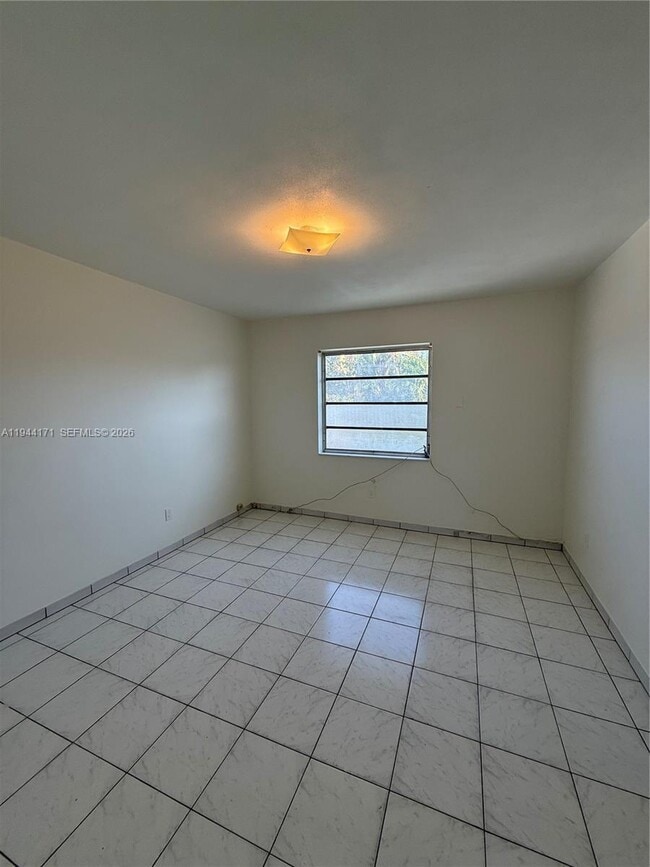 Building Photo - 22 SW 55th Ave Rd