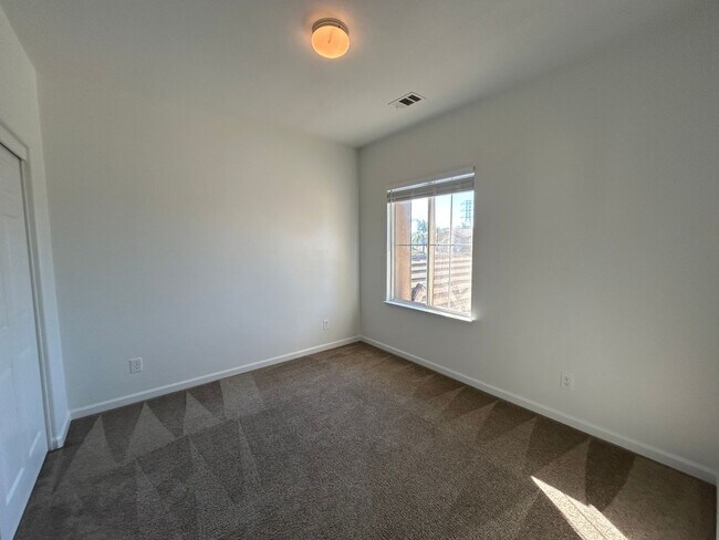 Building Photo - 5208 Harness Ct