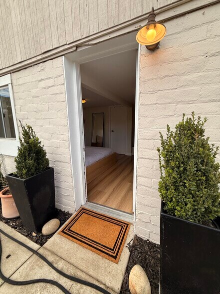 Building Photo - 1295 Foothill Dr