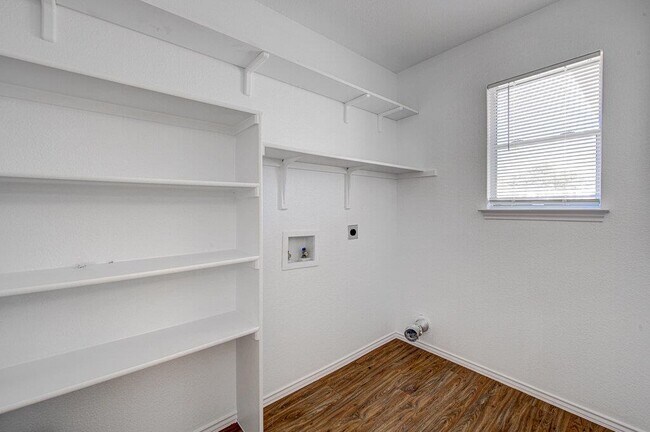 Building Photo - 207 Brentwood Dr