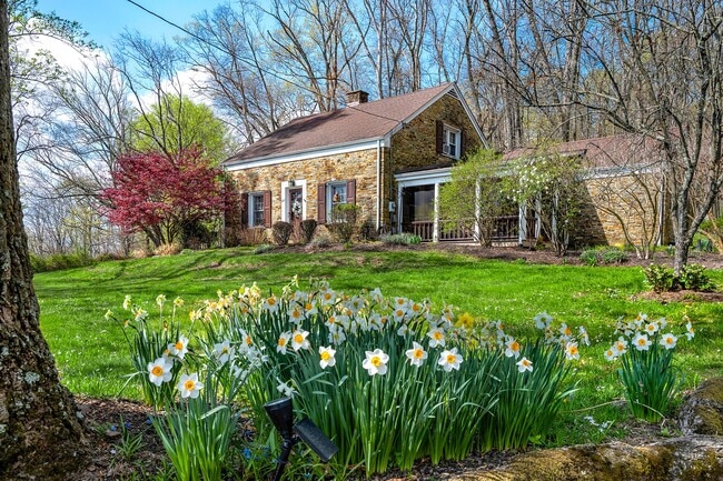 Primary Photo - 223 Lambertville Headquarters Rd