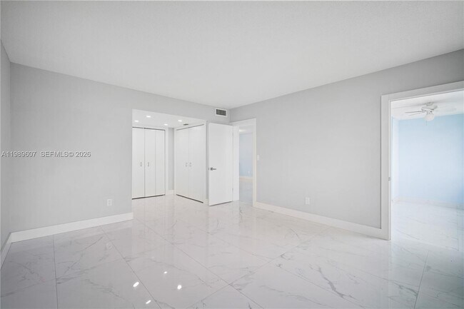 Building Photo - 18601 NE 14th Ave