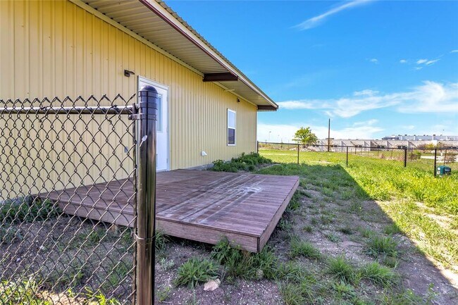 Building Photo - 1310 FM 487
