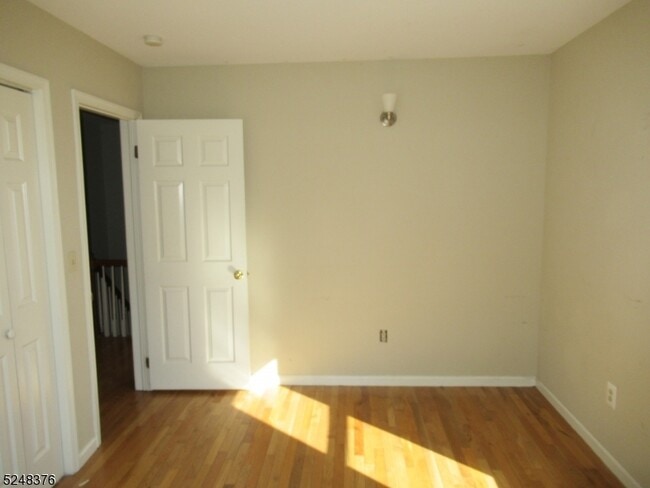 Building Photo - 1 Lakeview Terrace