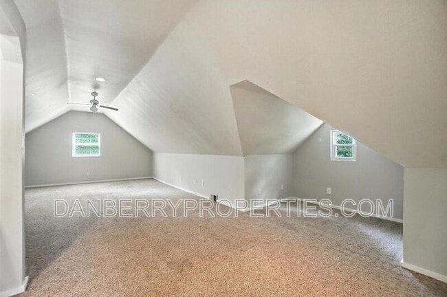 Building Photo - 822 Searles Rd