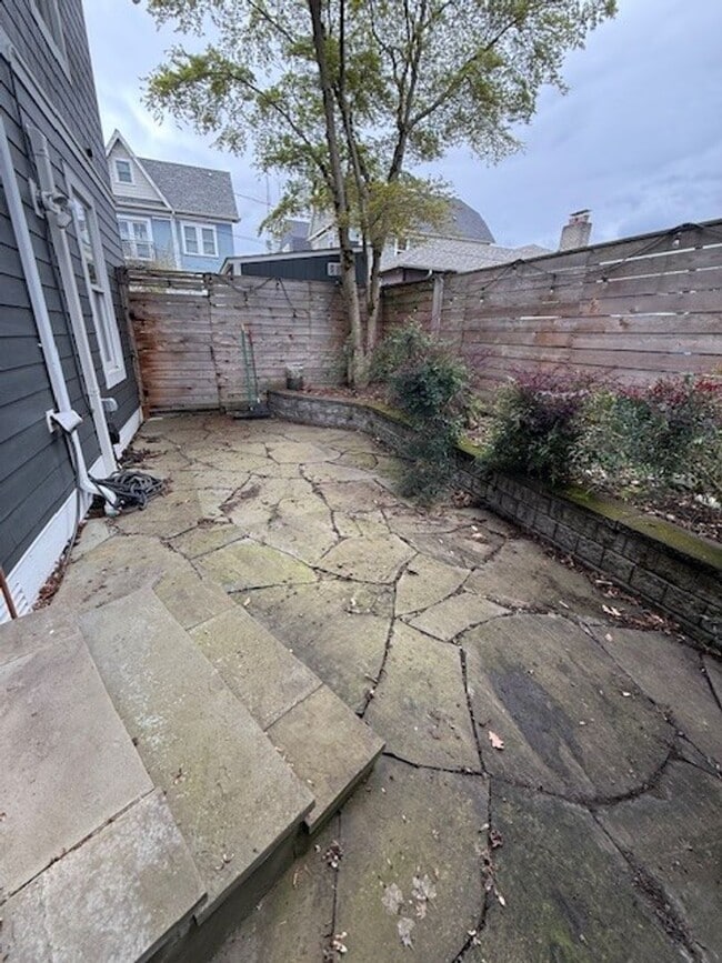 Building Photo - BRIGHT 2-BEDROOM TOWNHOME FOR RENT IN CHERRY HILL!