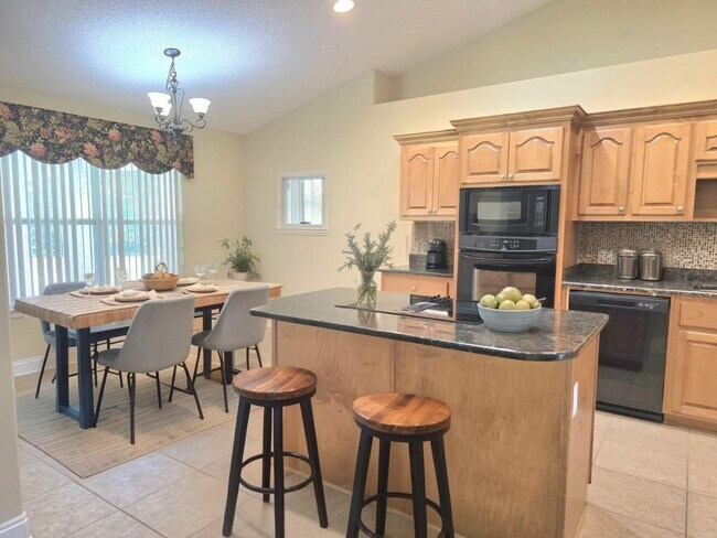 Building Photo - Backyard Paradise in Gated Cottonwood!
