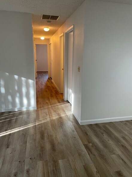 Hall - 418 S Quillan Plz