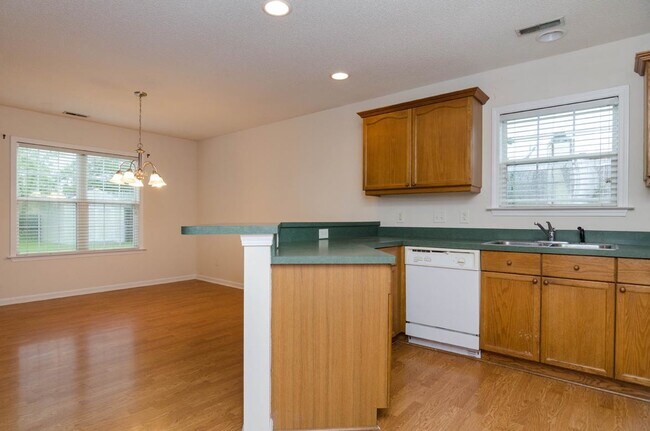 Building Photo - 7511 Old Oak Rd