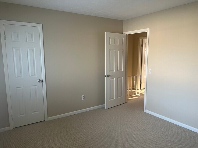 Building Photo - 616 Eastbrooke Ln