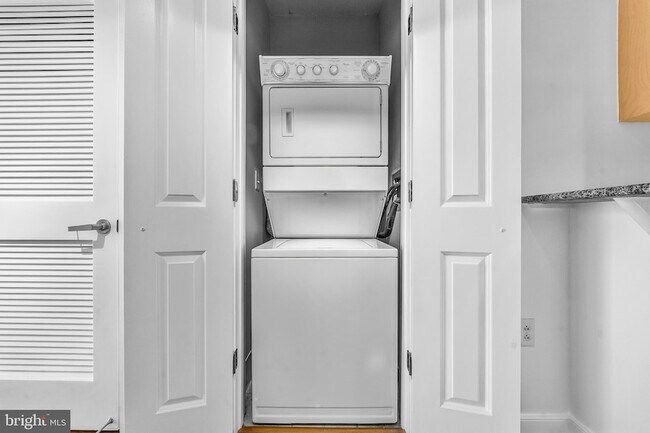 Building Photo - 777 7th St NW