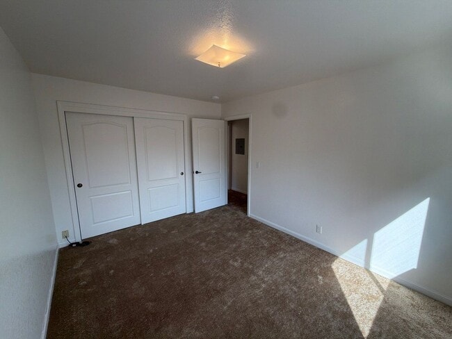 Building Photo - 332 E Romie Ln
