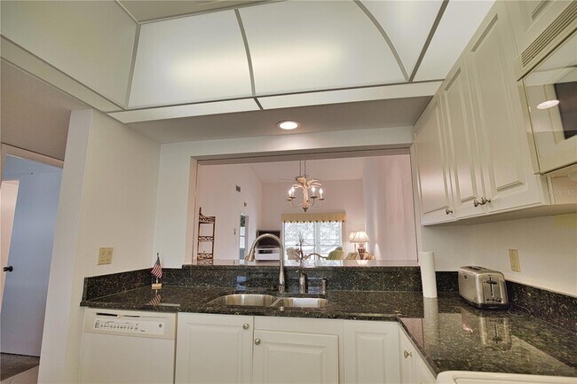 Building Photo - 766 Village Cir