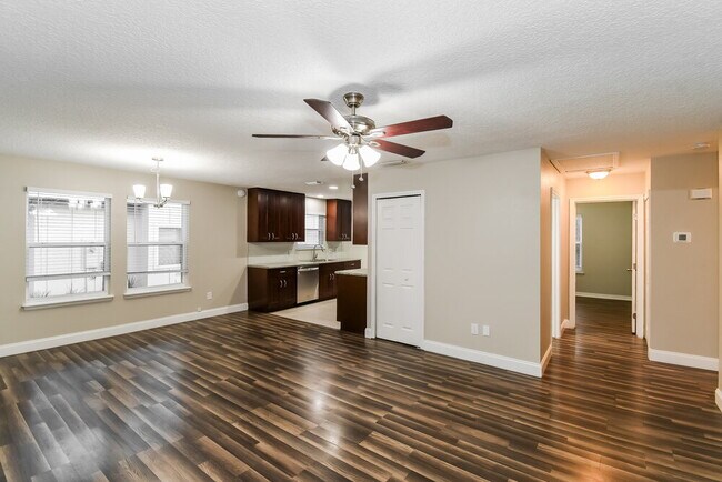 Building Photo - 108 E Manson Rd